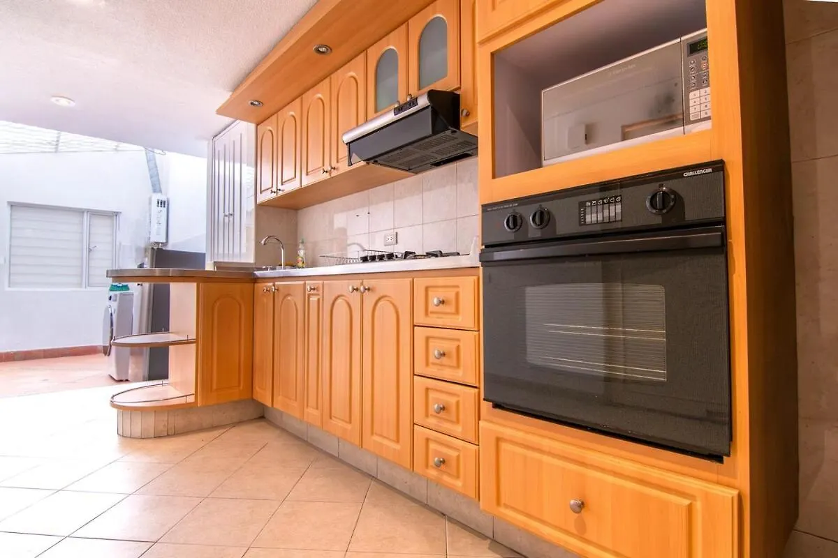 New York Style Boutique House - Exclusive Mansion With Inside Game Room And Premium Area Next To Iconic Unicentro Shopping Mall Богота 0*,