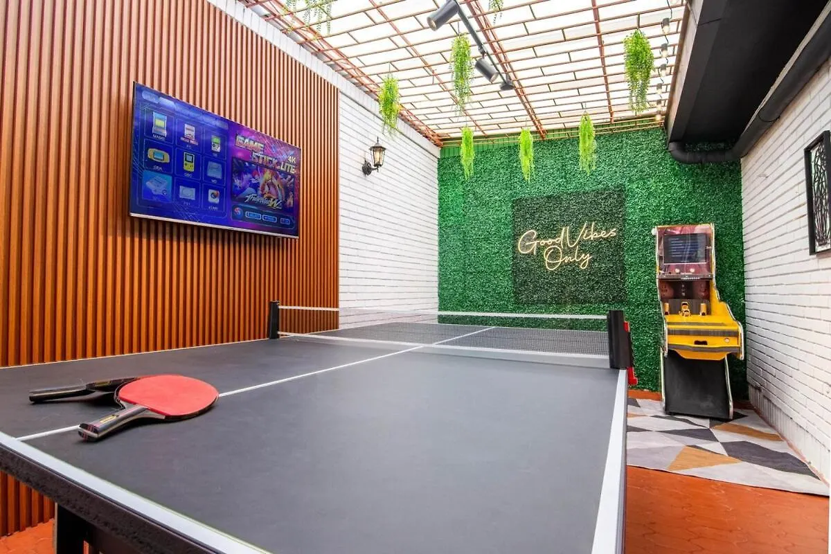 New York Style Boutique House - Exclusive Mansion With Inside Game Room And Premium Area Next To Iconic Unicentro Shopping Mall Богота